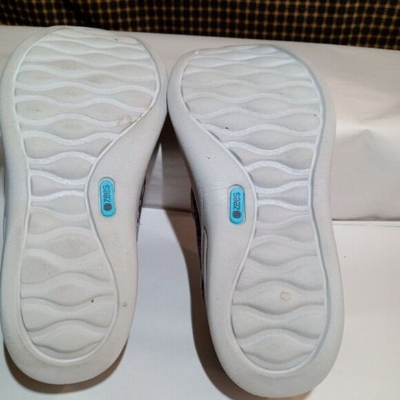 Bzees Gray Niche Washable Arch Support Flats sz 7.5 - Picture 6 of 7